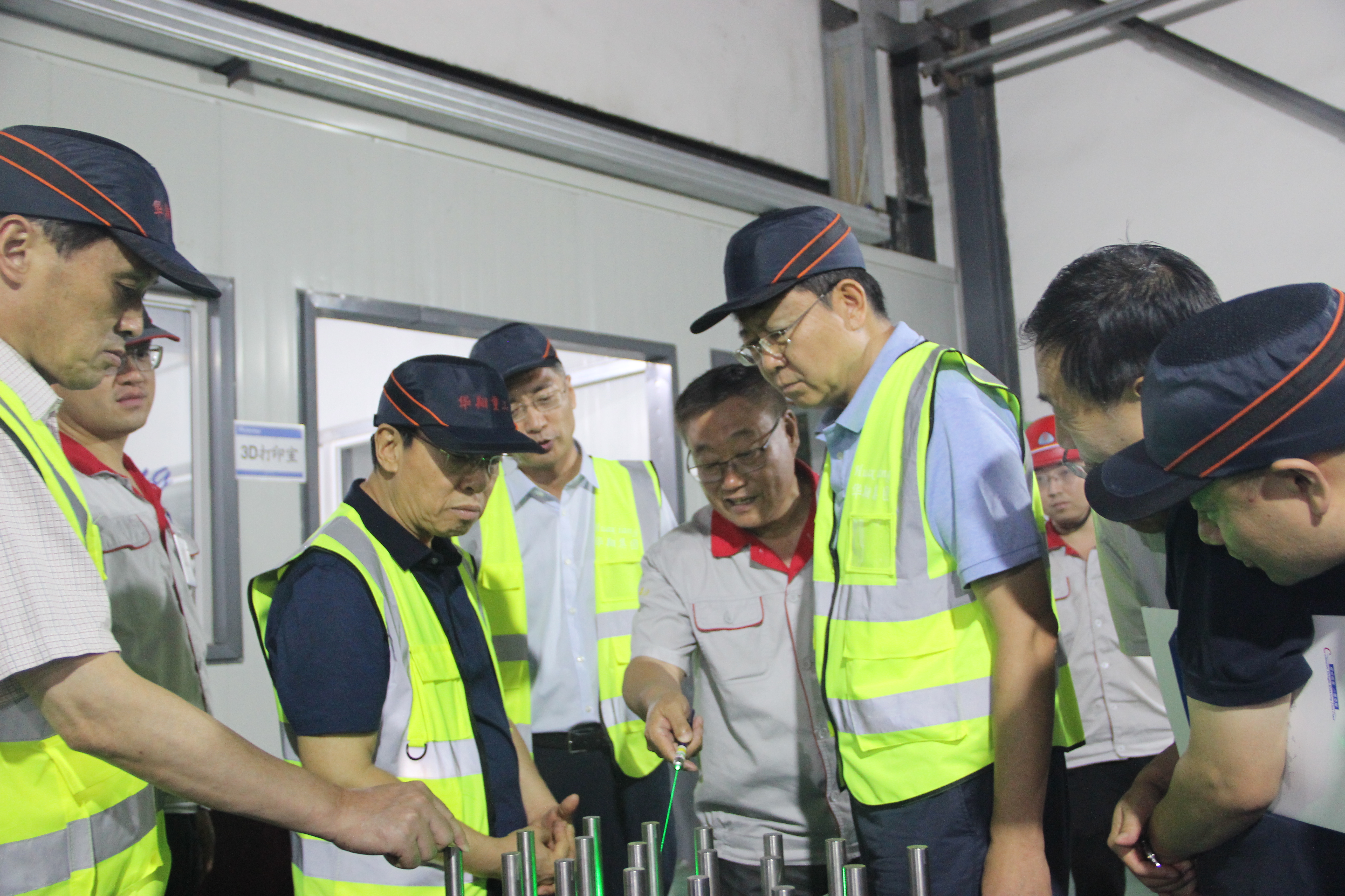 山西省人民政府原副省長、中國生產(chǎn)力學(xué)會(huì)會(huì)長、山西省資源型經(jīng)濟(jì)轉(zhuǎn)型促進(jìn)會(huì)總顧問牛仁亮一行蒞臨我司調(diào)研